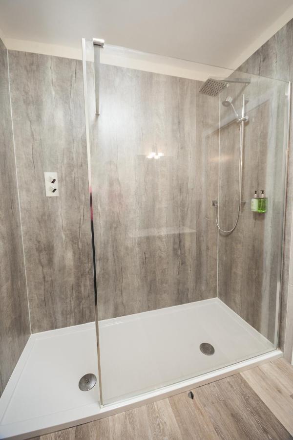 Crown Lodge Hotel Уисбек Экстерьер фото