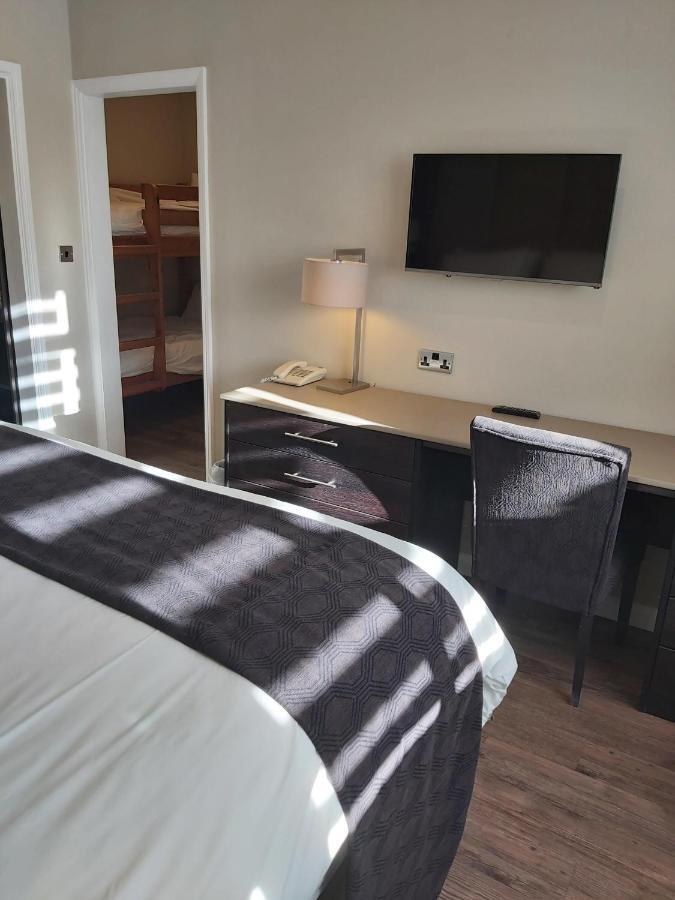 Crown Lodge Hotel Уисбек Номер фото